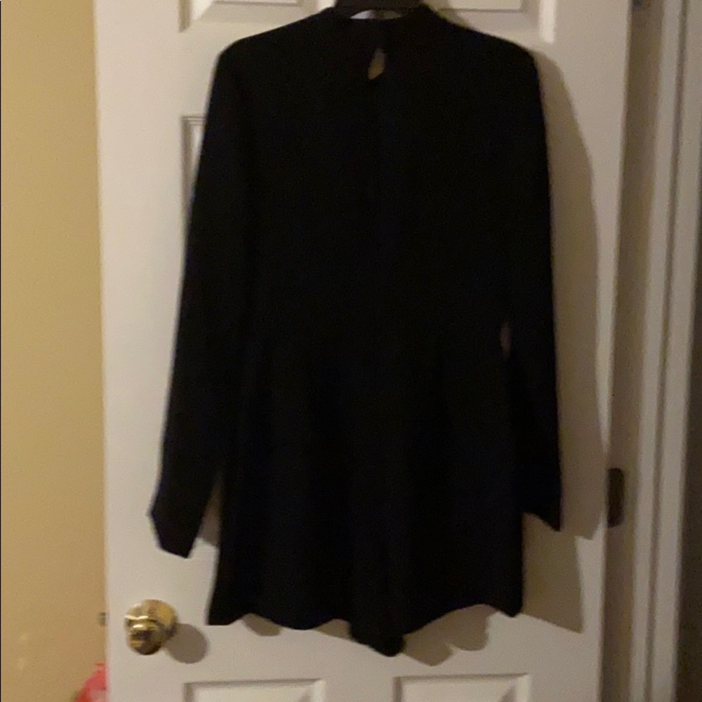 BCBG LONG SLEEVE BLACK JUMER SIZE 10